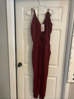 Pretty Garden Sleeveless V-Neck Jumpsuit Burgundy cold shoulder Size S
